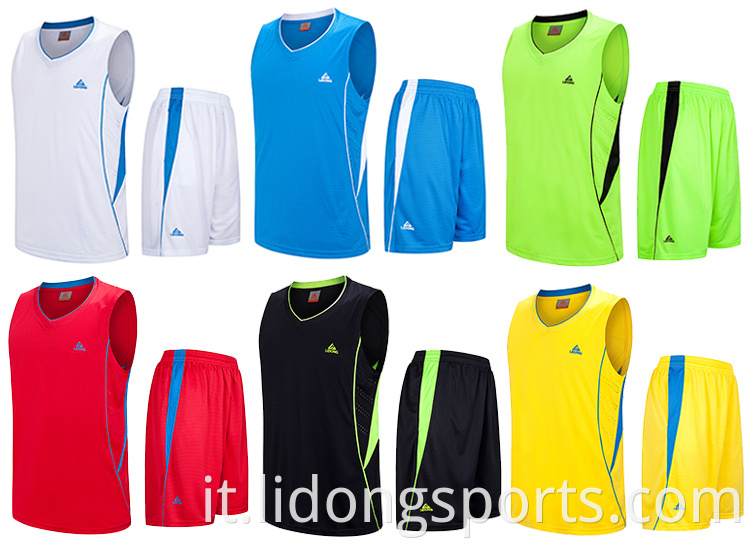 Abbigliamento da basket a colori verdi, design uniforme da basket in poliestere al 100% per uomini